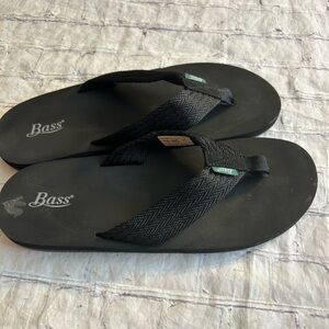 BASS BLACK TEXTILE UPPER MEN’S FLIP FLOPS SIZE 12 (7021004)
